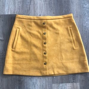 Mustard suede miniskirt 💛